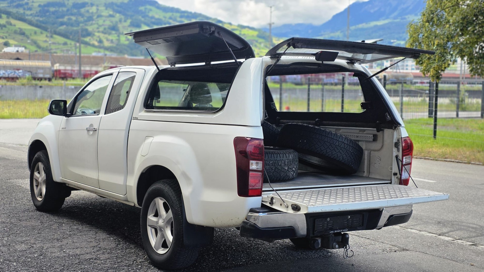 ISUZU D-MAX 2.5 SpaceCab Solar Plus 4x4 A-image-12