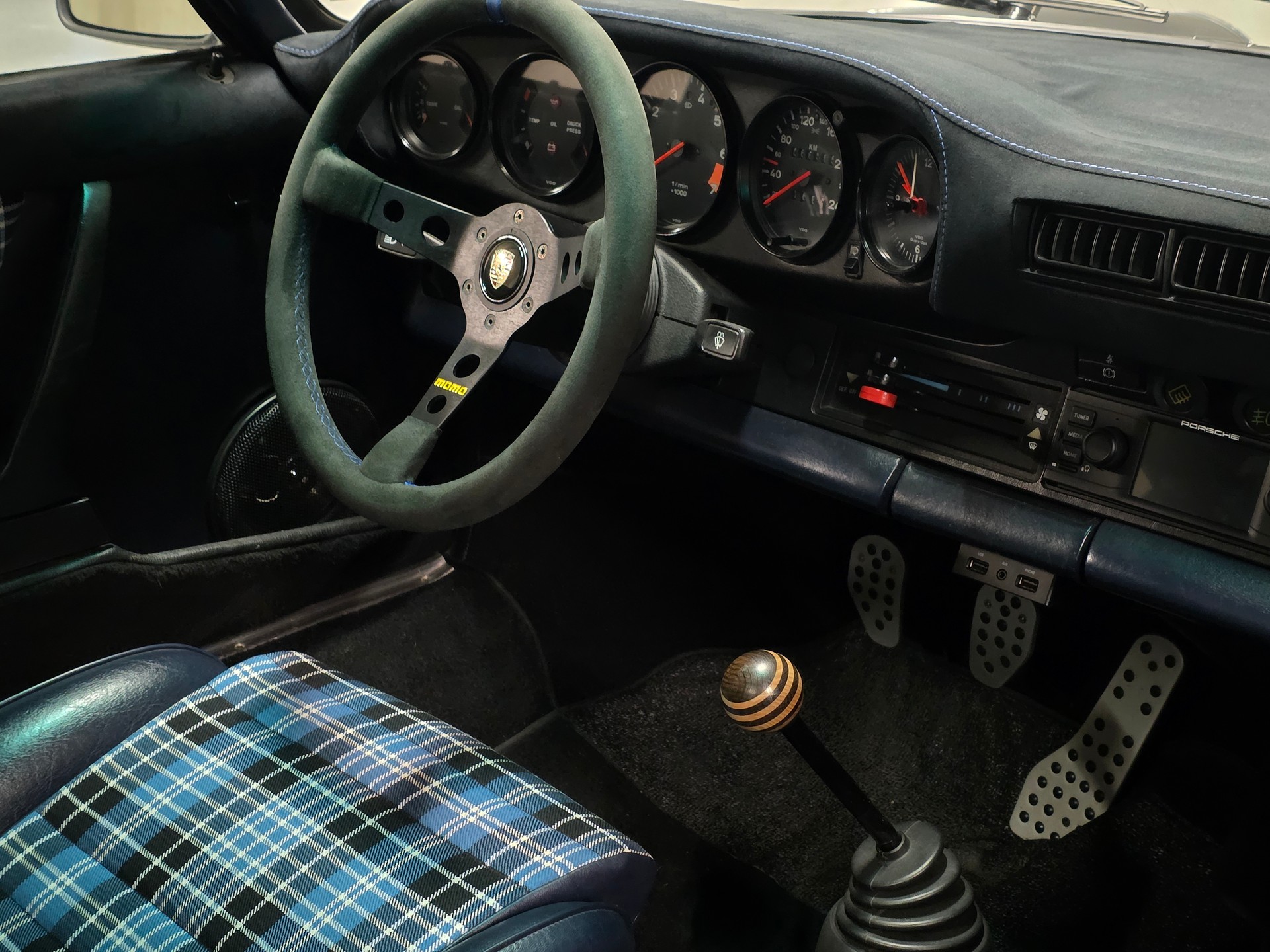 PORSCHE 911 SC-image-12
