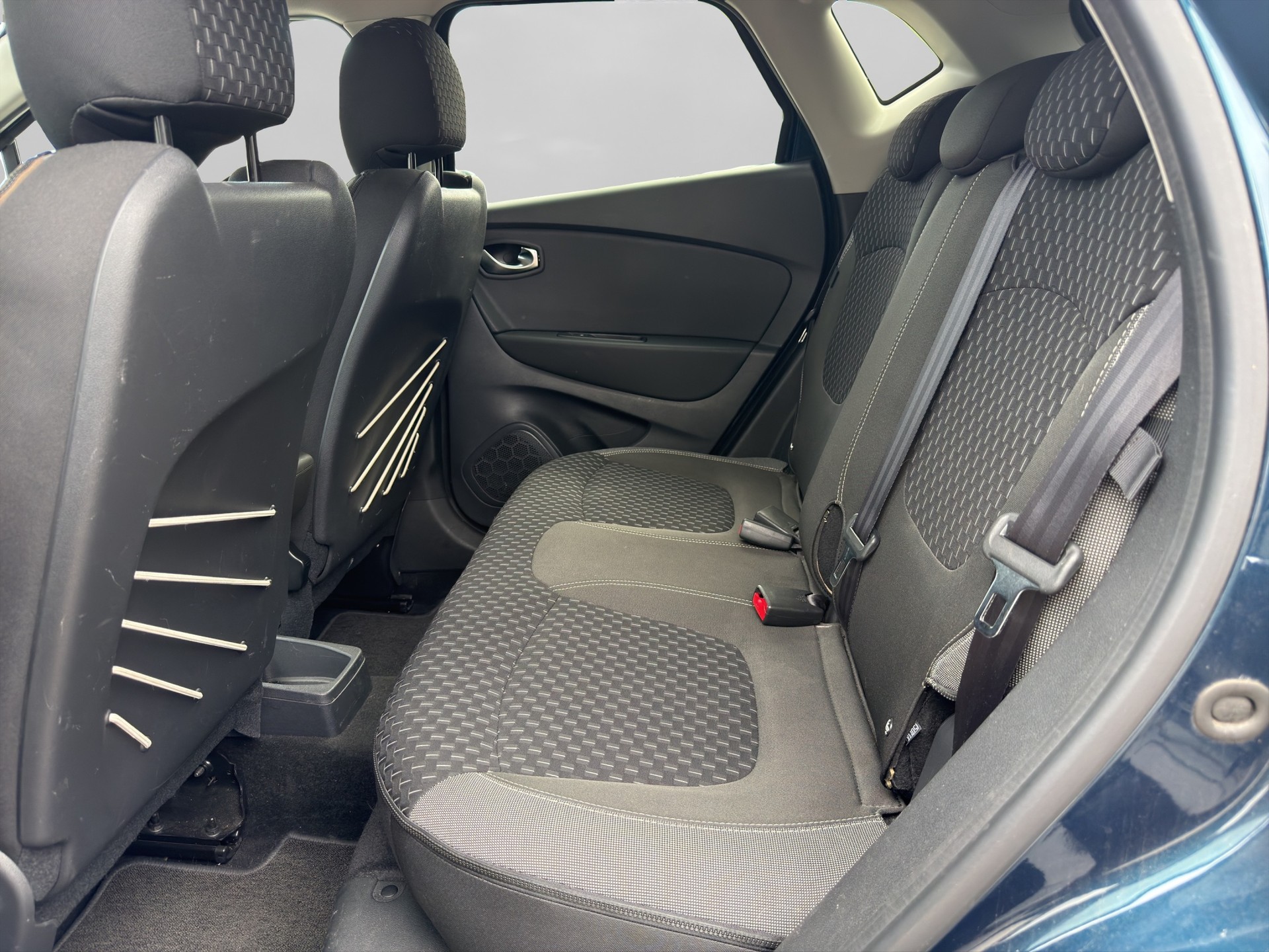 RENAULT Captur 1.2 T 16V Initiale Paris EDC-image-11