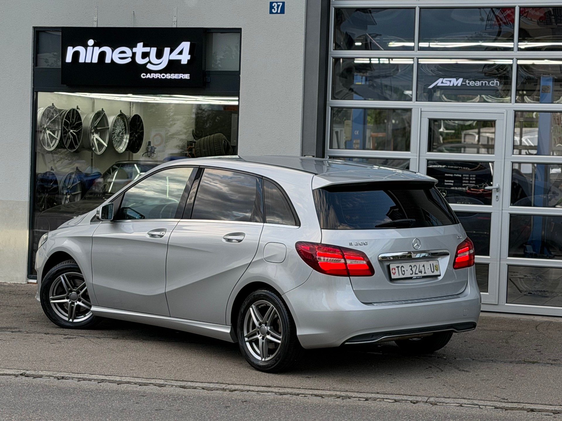 MERCEDES-BENZ B 200 CDI AMG Line 7G-DCT-image-4