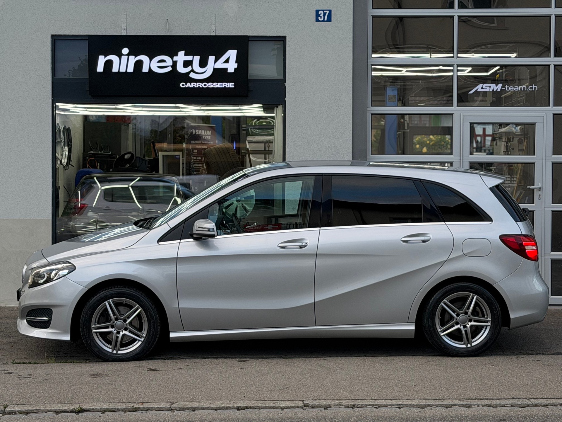 MERCEDES-BENZ B 200 CDI AMG Line 7G-DCT-image-3