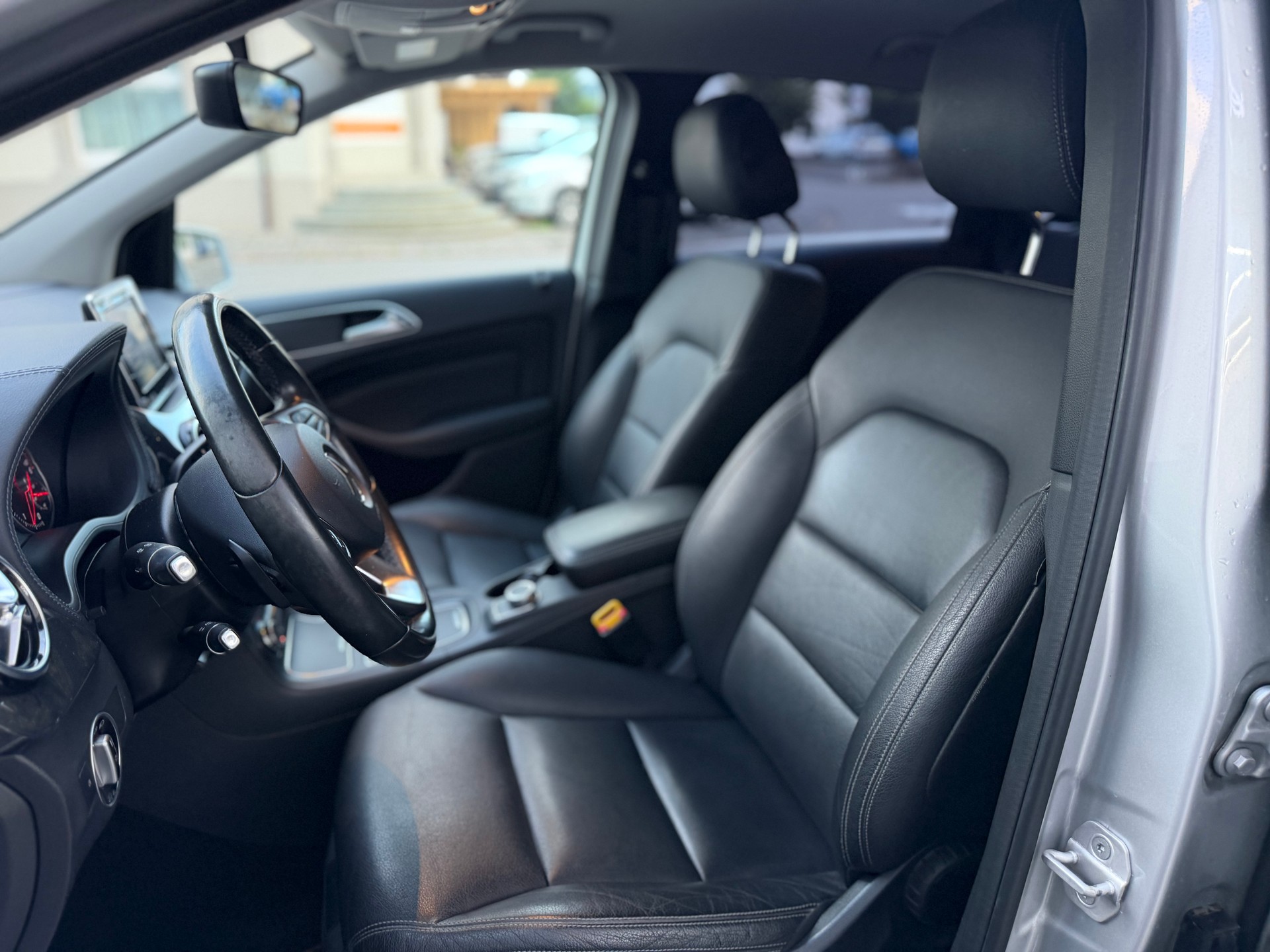 MERCEDES-BENZ B 200 CDI AMG Line 7G-DCT-image-9