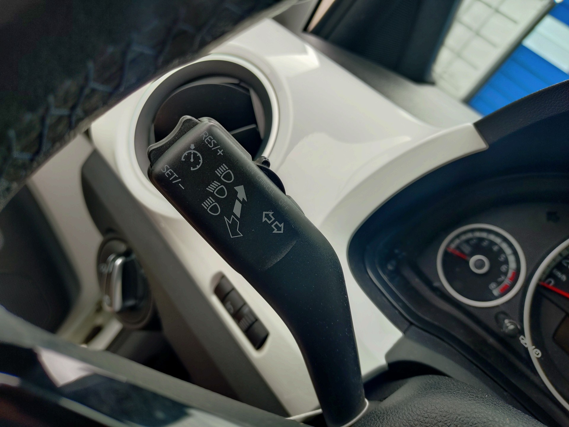 VW Up 1.0 move up-image-8