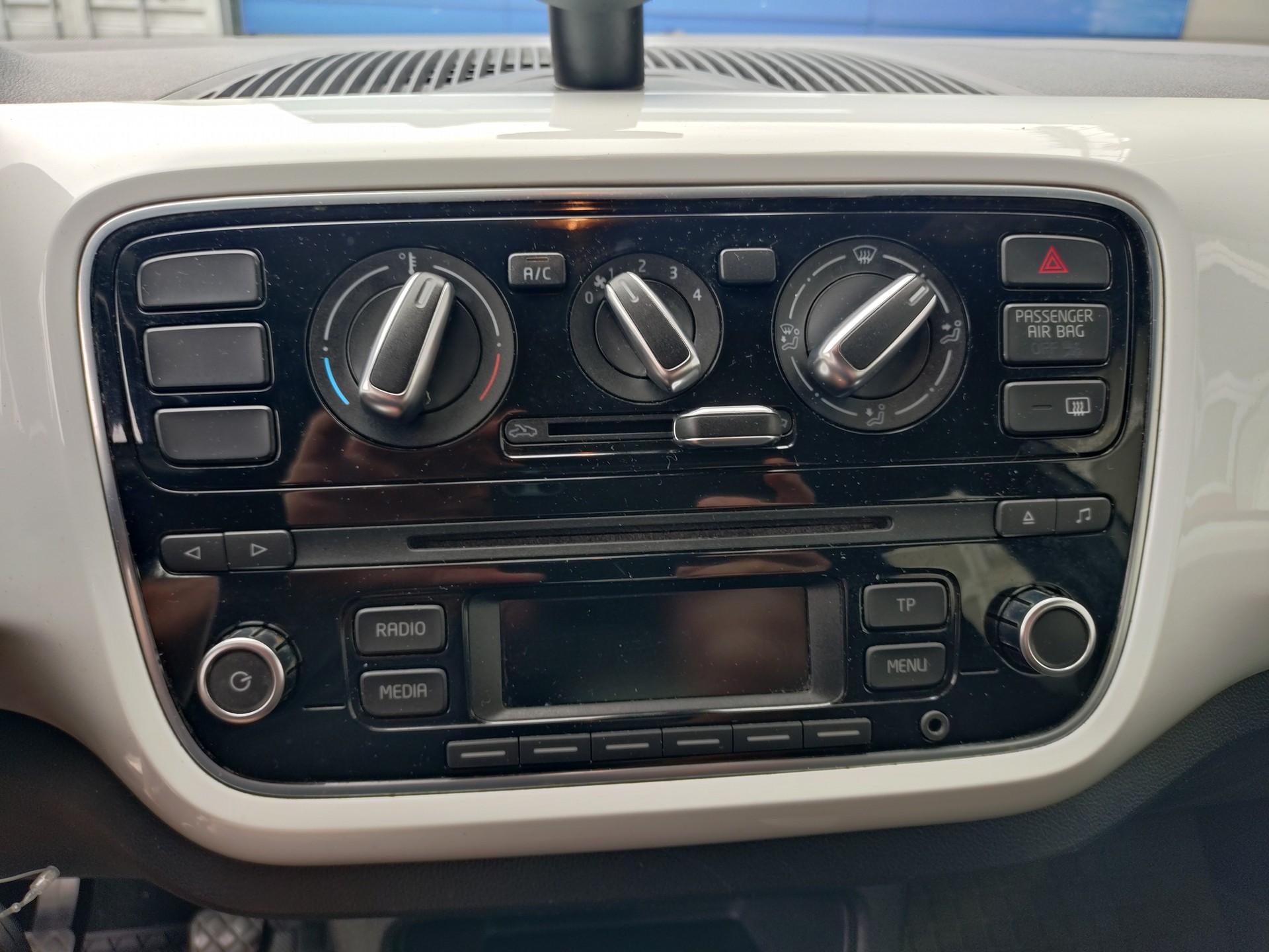VW Up 1.0 move up-image-7