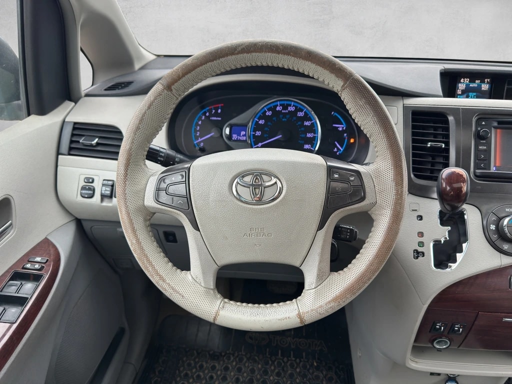 TOYOTA Sienna 3.5 A 4WD-image-19