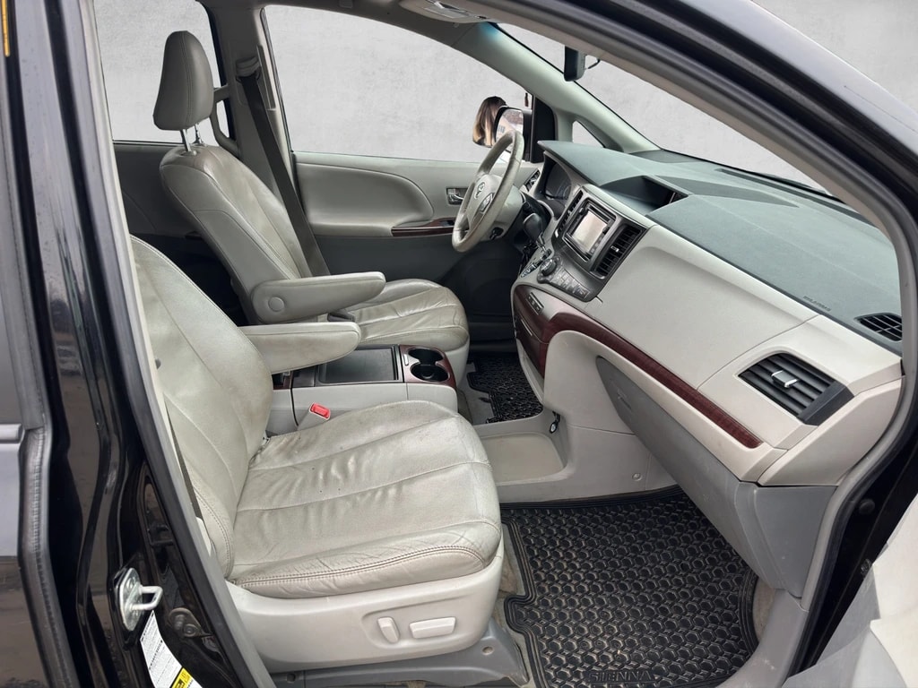 TOYOTA Sienna 3.5 A 4WD-image-10
