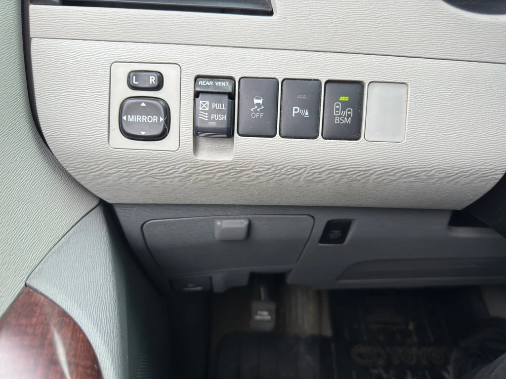 TOYOTA Sienna 3.5 A 4WD-image-18