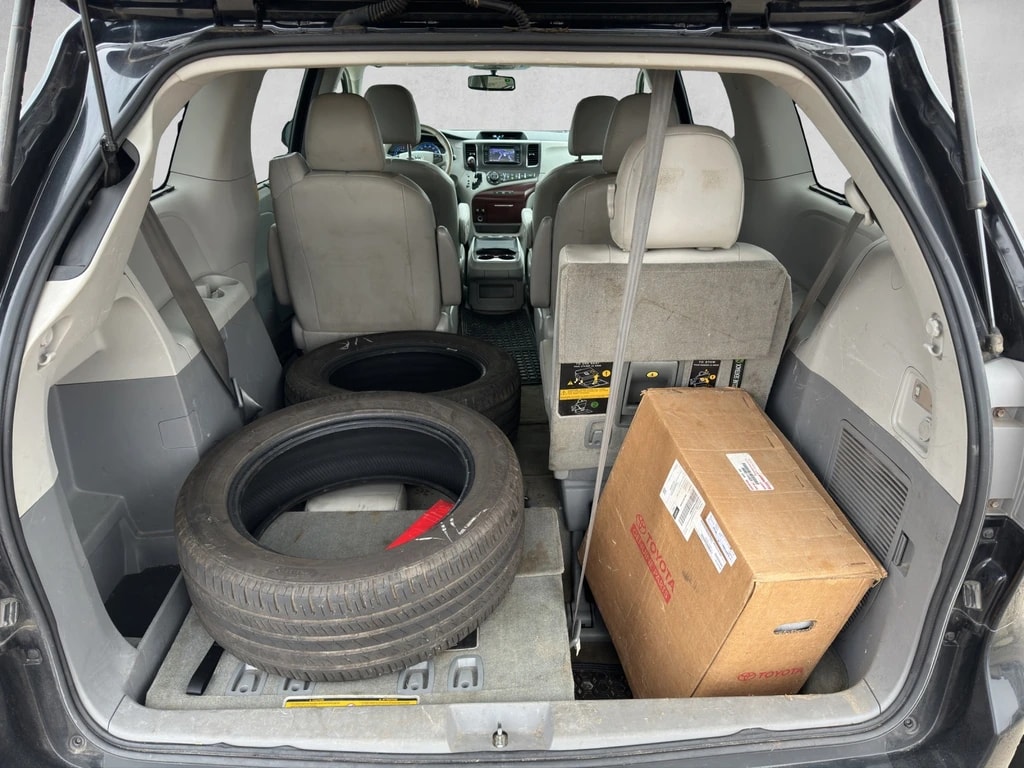 TOYOTA Sienna 3.5 A 4WD-image-15