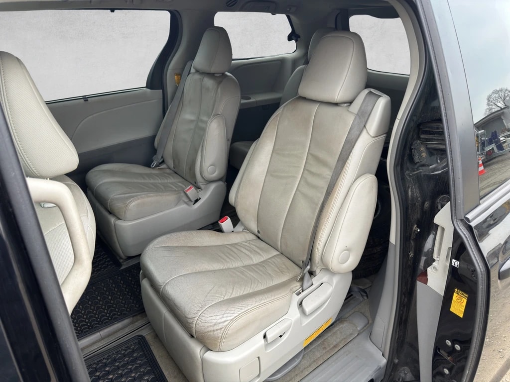 TOYOTA Sienna 3.5 A 4WD-image-11