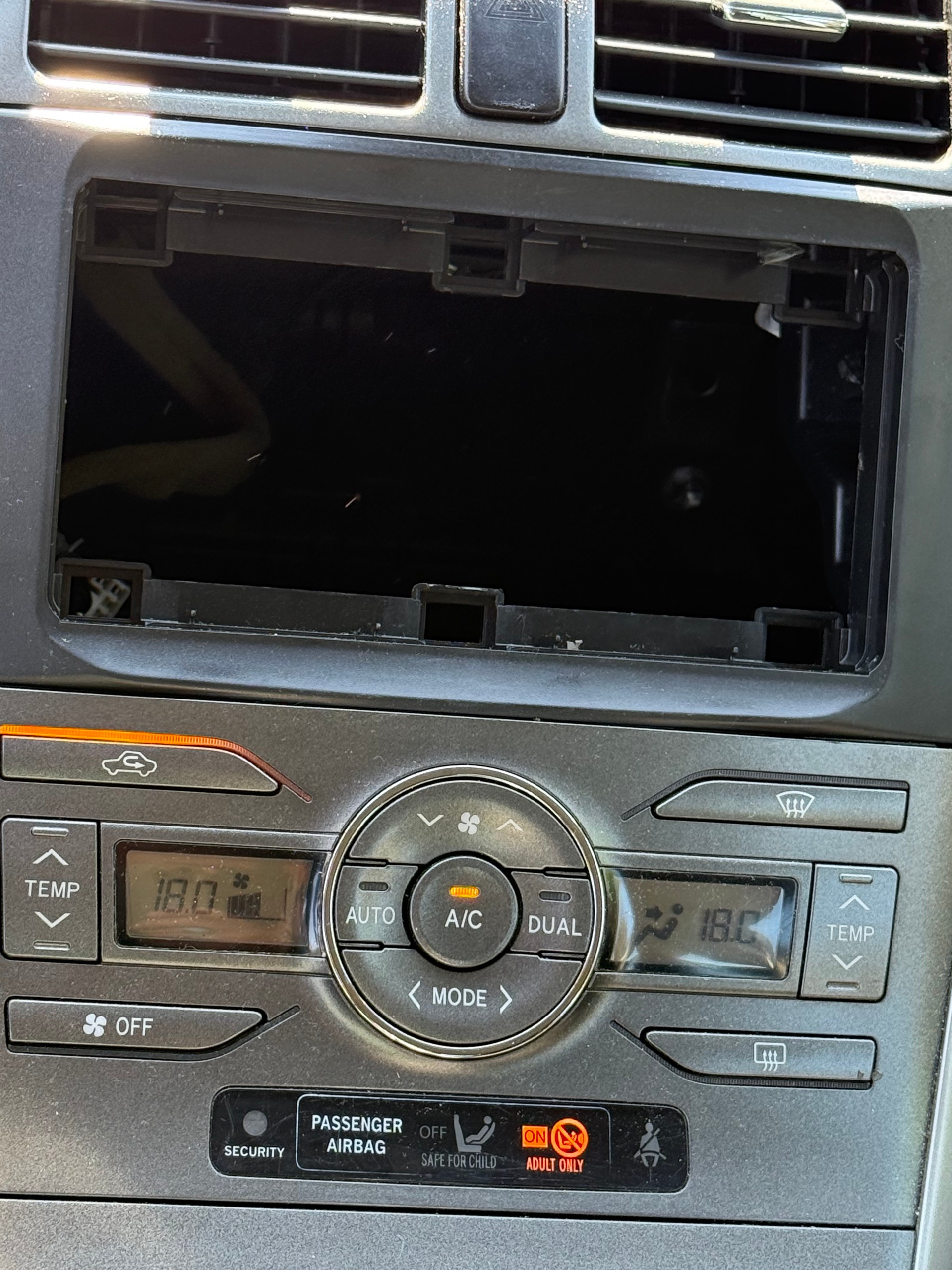 TOYOTA Auris 1.4 D-4D Linea Terra-image-9