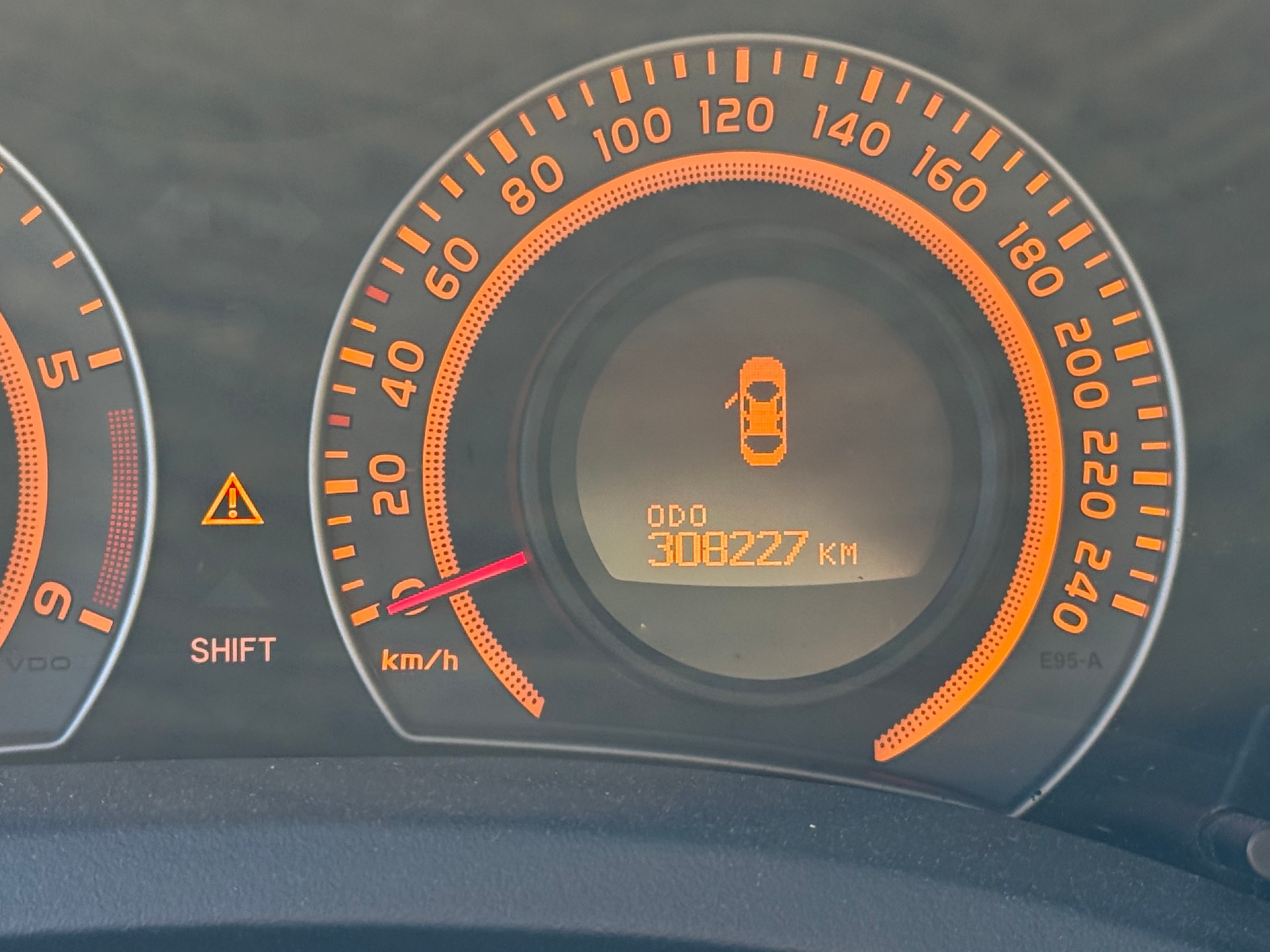 TOYOTA Auris 1.4 D-4D Linea Terra-image-8