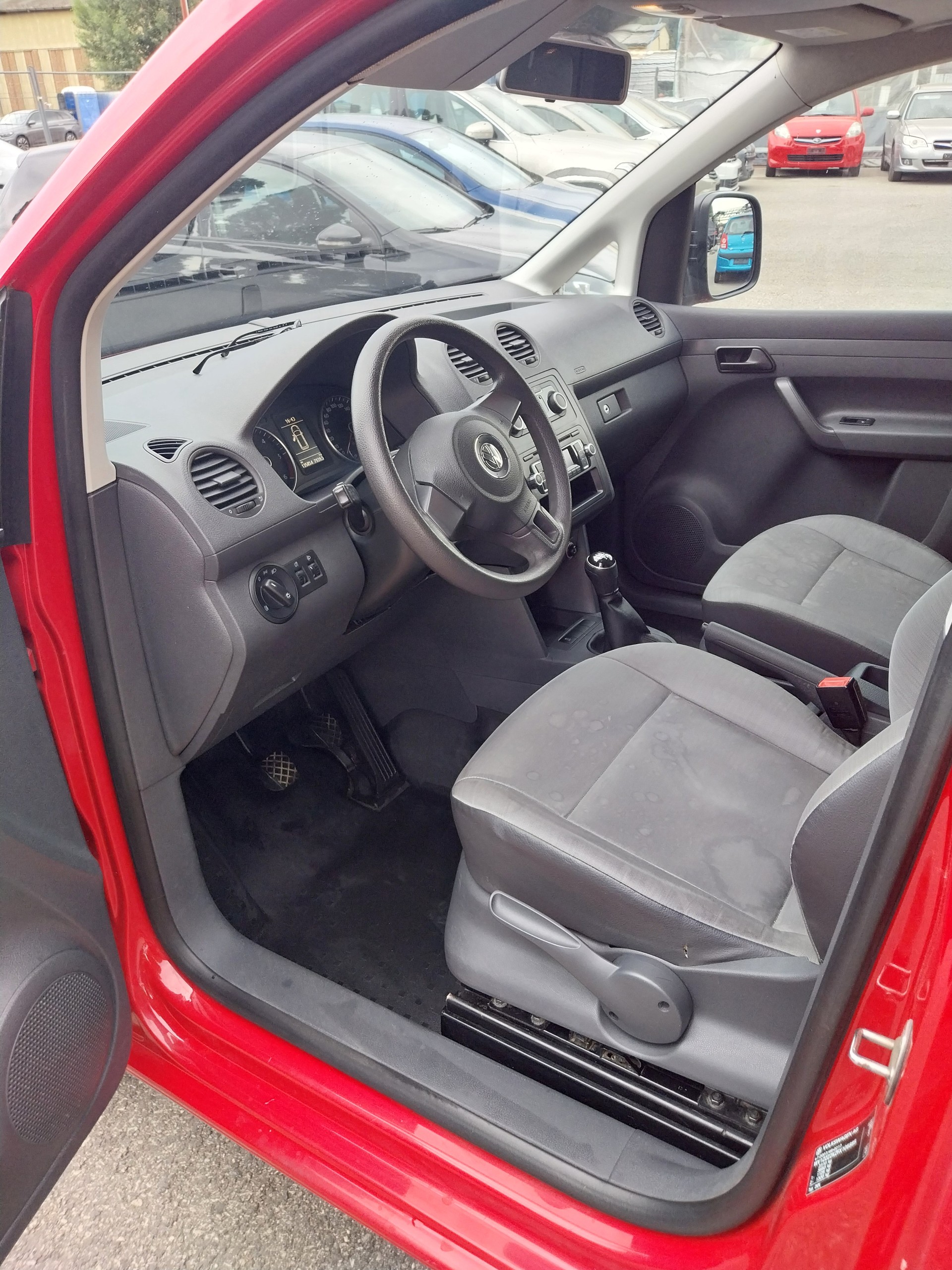 VW Caddy Maxi 1.6 TDI-image-7