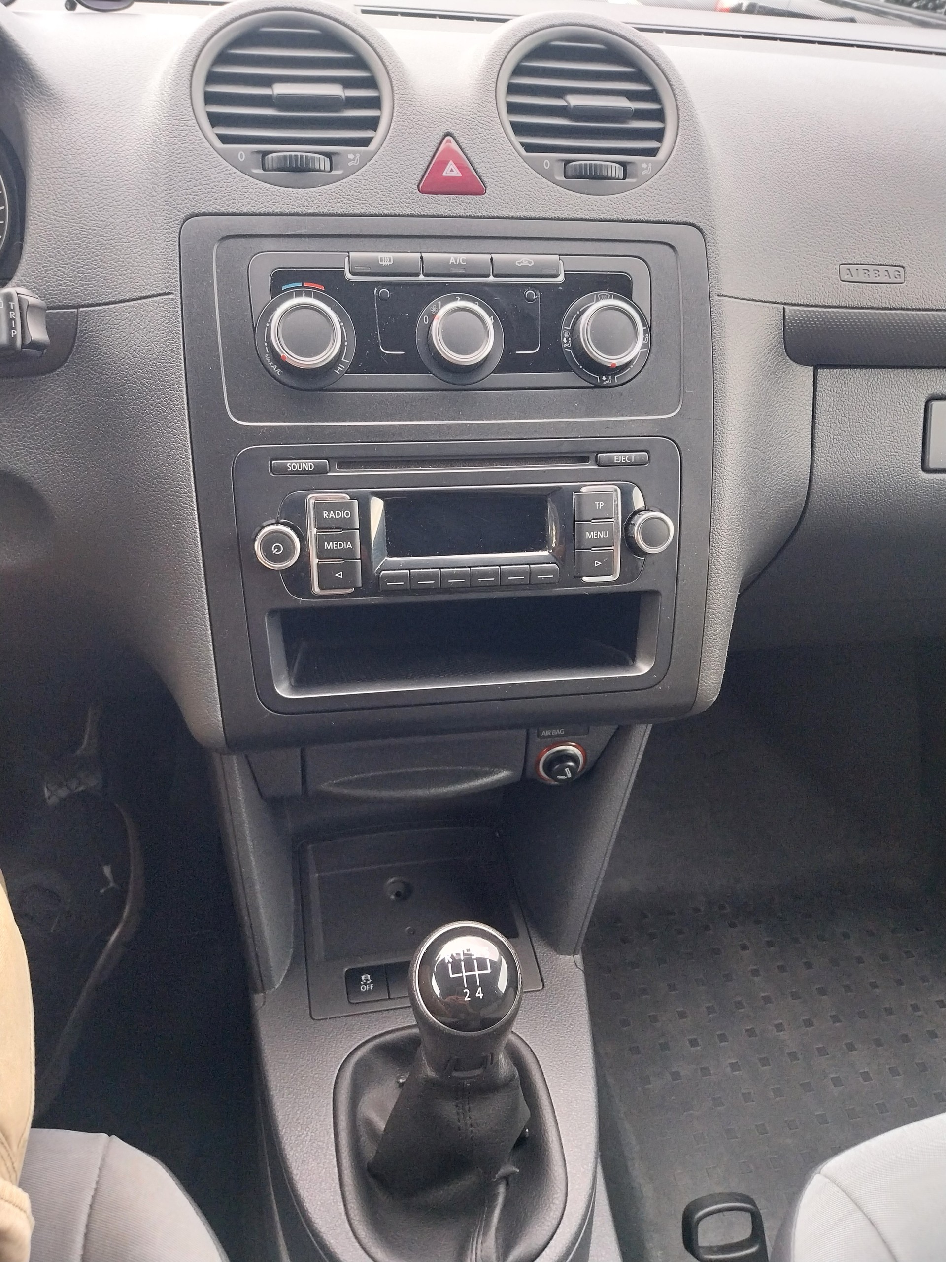 VW Caddy Maxi 1.6 TDI-image-8