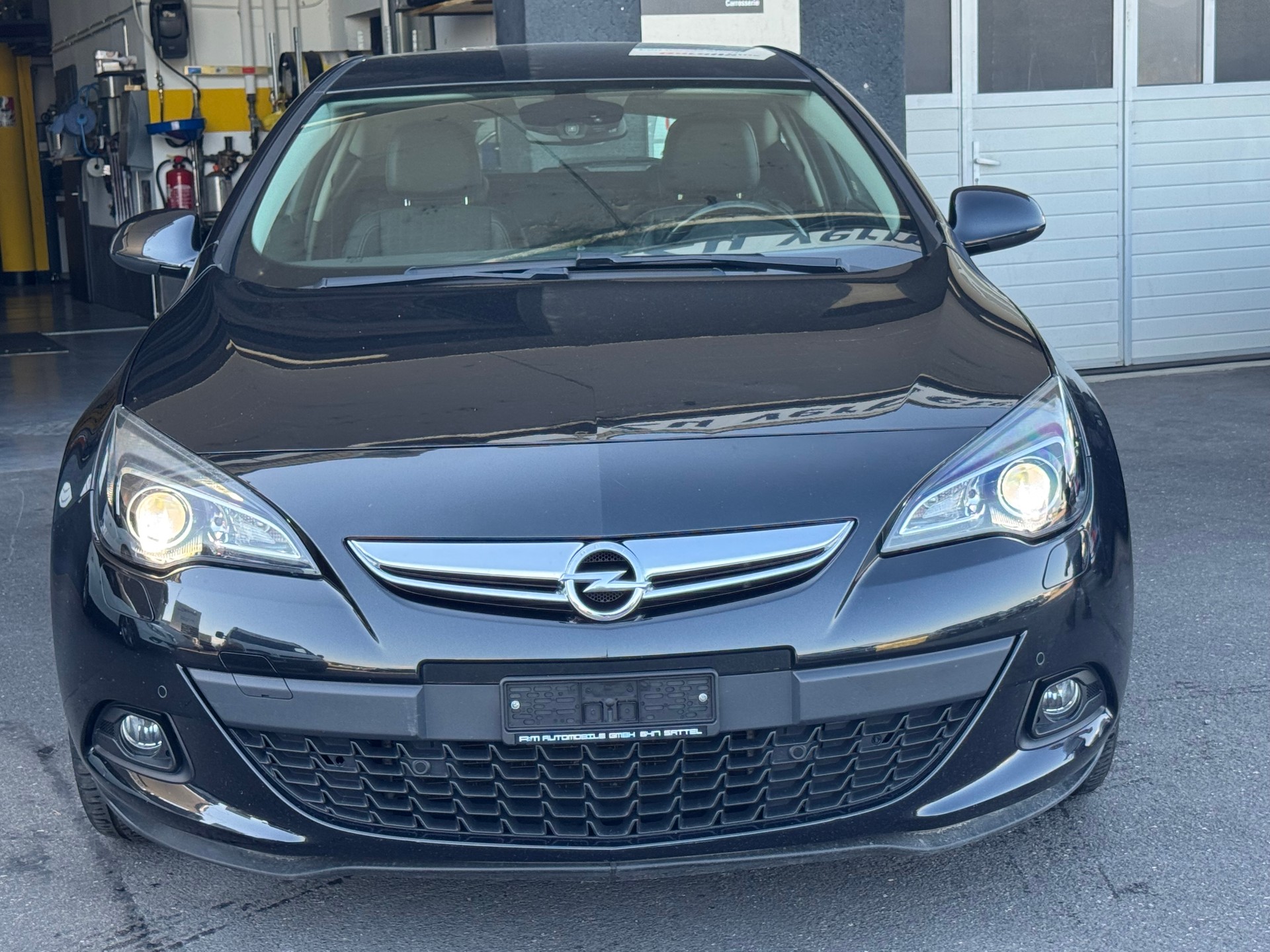 OPEL Astra GTC 1.6i 16V Active Edition-image-1