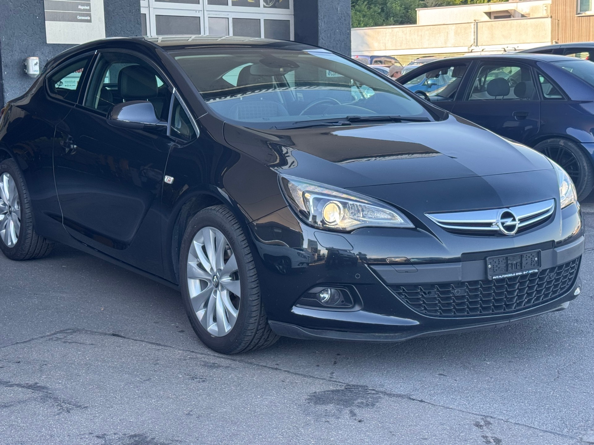 OPEL Astra GTC 1.6i 16V Active Edition-image-2