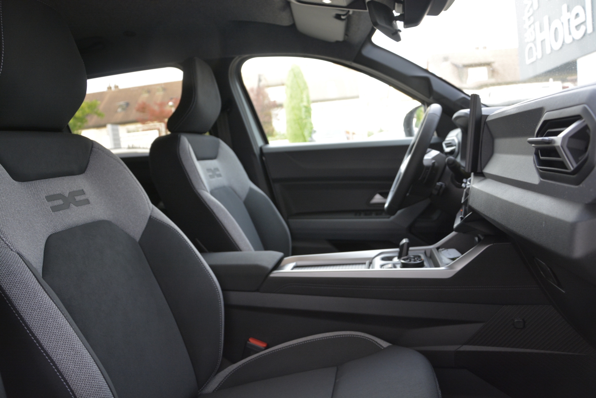 DACIA BIGSTER journey hybrid 150 4x4 Automat-image-7