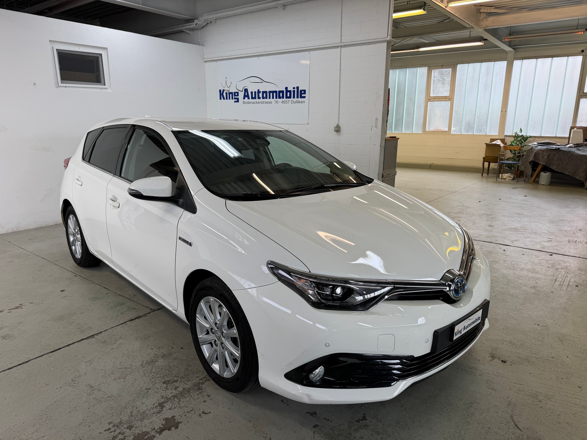 TOYOTA Auris 1.8 HSD Trend e-CVT | CH-Auto | 1-Hand | Frisch MFK | Ab Service-image-3