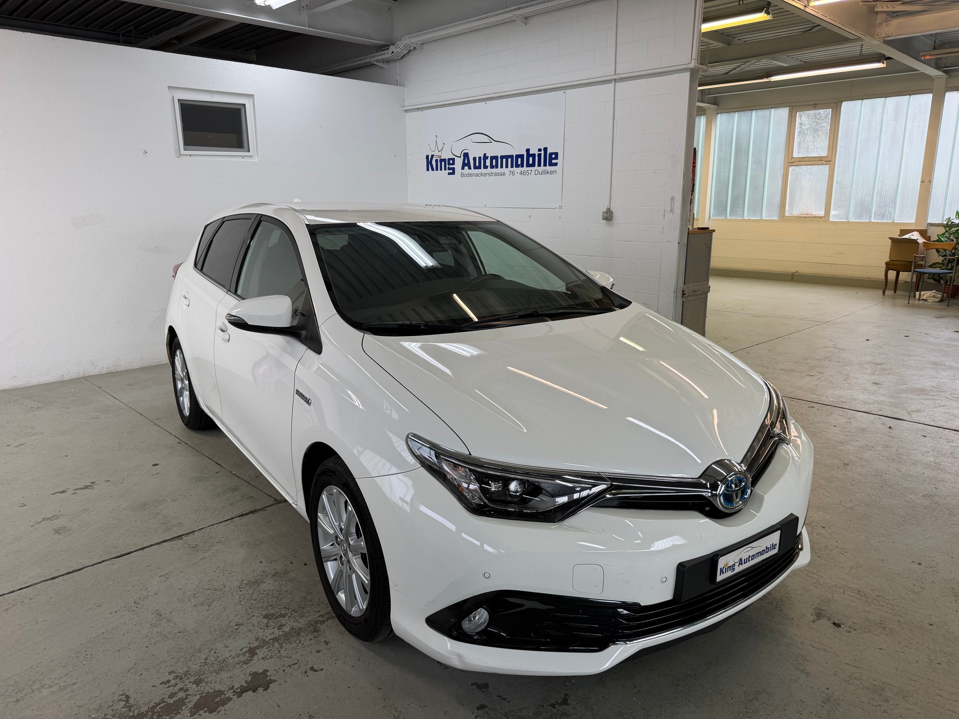 TOYOTA Auris 1.8 HSD Trend e-CVT | CH-Auto | 1-Hand | Frisch MFK | Ab Service-image-0