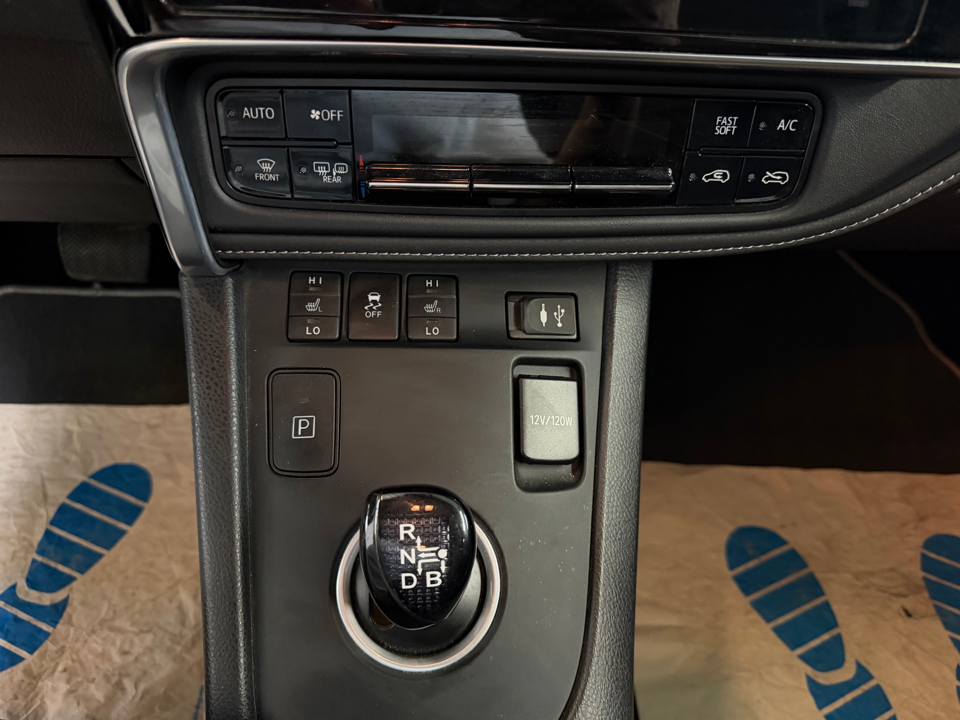 TOYOTA Auris 1.8 HSD Trend e-CVT | CH-Auto | 1-Hand | Frisch MFK | Ab Service-image-13