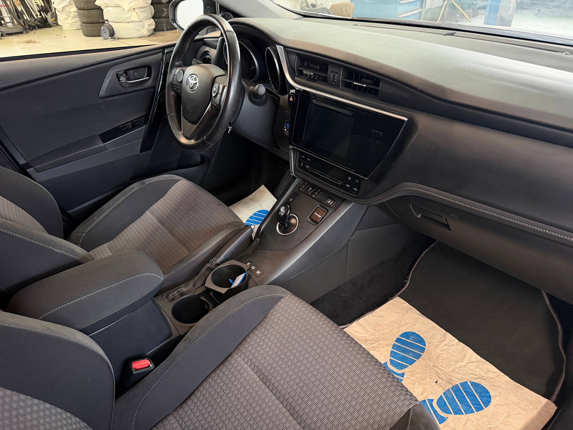 TOYOTA Auris 1.8 HSD Trend e-CVT | CH-Auto | 1-Hand | Frisch MFK | Ab Service-image-8