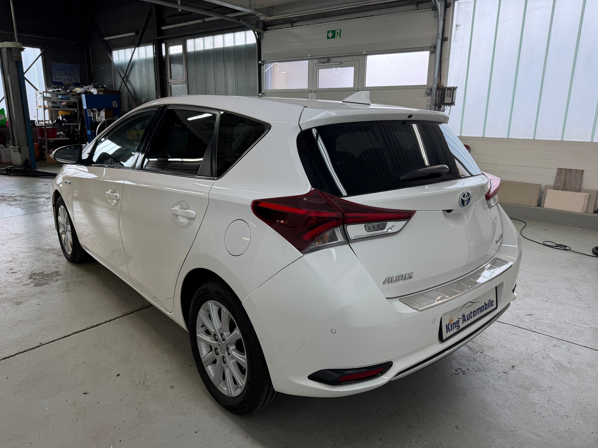 TOYOTA Auris 1.8 HSD Trend e-CVT | CH-Auto | 1-Hand | Frisch MFK | Ab Service-image-4