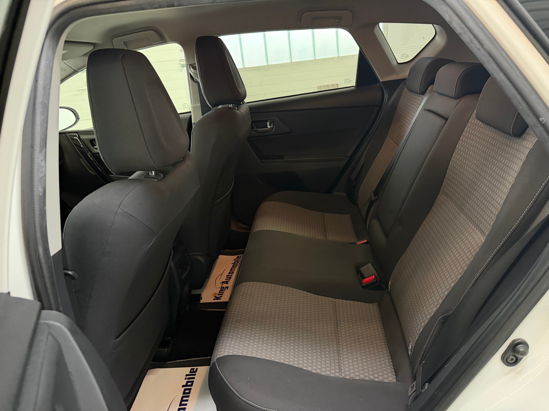 TOYOTA Auris 1.8 HSD Trend e-CVT | CH-Auto | 1-Hand | Frisch MFK | Ab Service-image-9