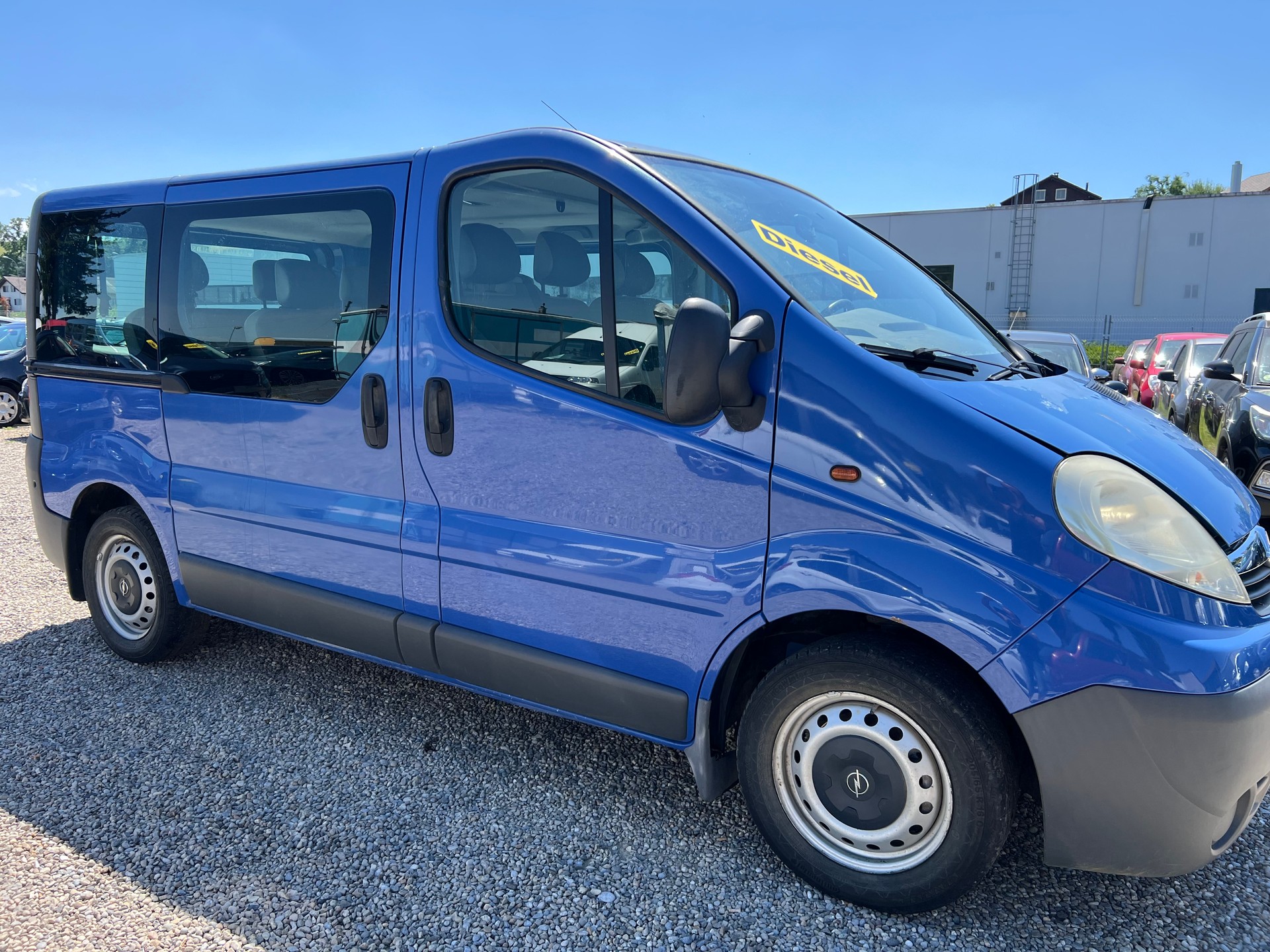 OPEL Vivaro Life 2.5CDTI 2.7t L1H1-image-1