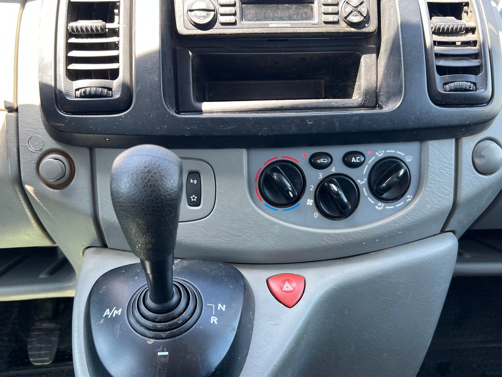OPEL Vivaro Life 2.5CDTI 2.7t L1H1-image-13