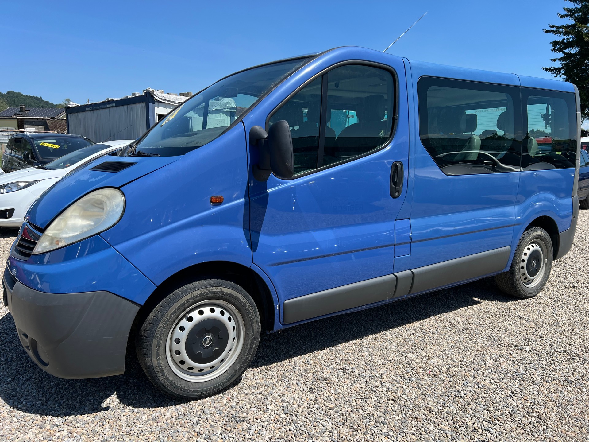 OPEL Vivaro Life 2.5CDTI 2.7t L1H1-image-2