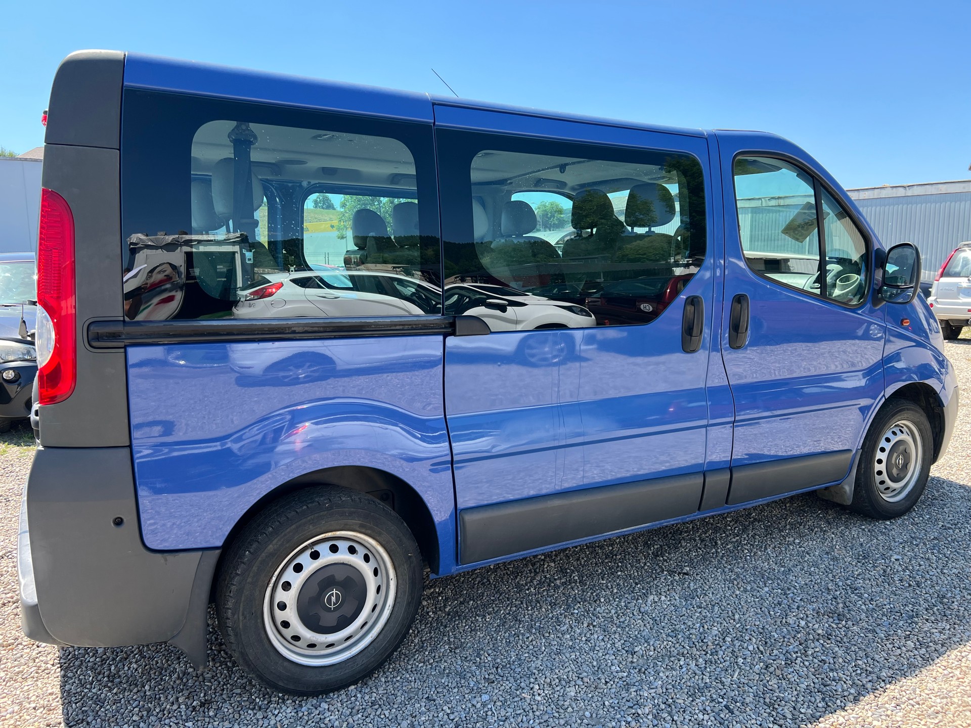 OPEL Vivaro Life 2.5CDTI 2.7t L1H1-image-3