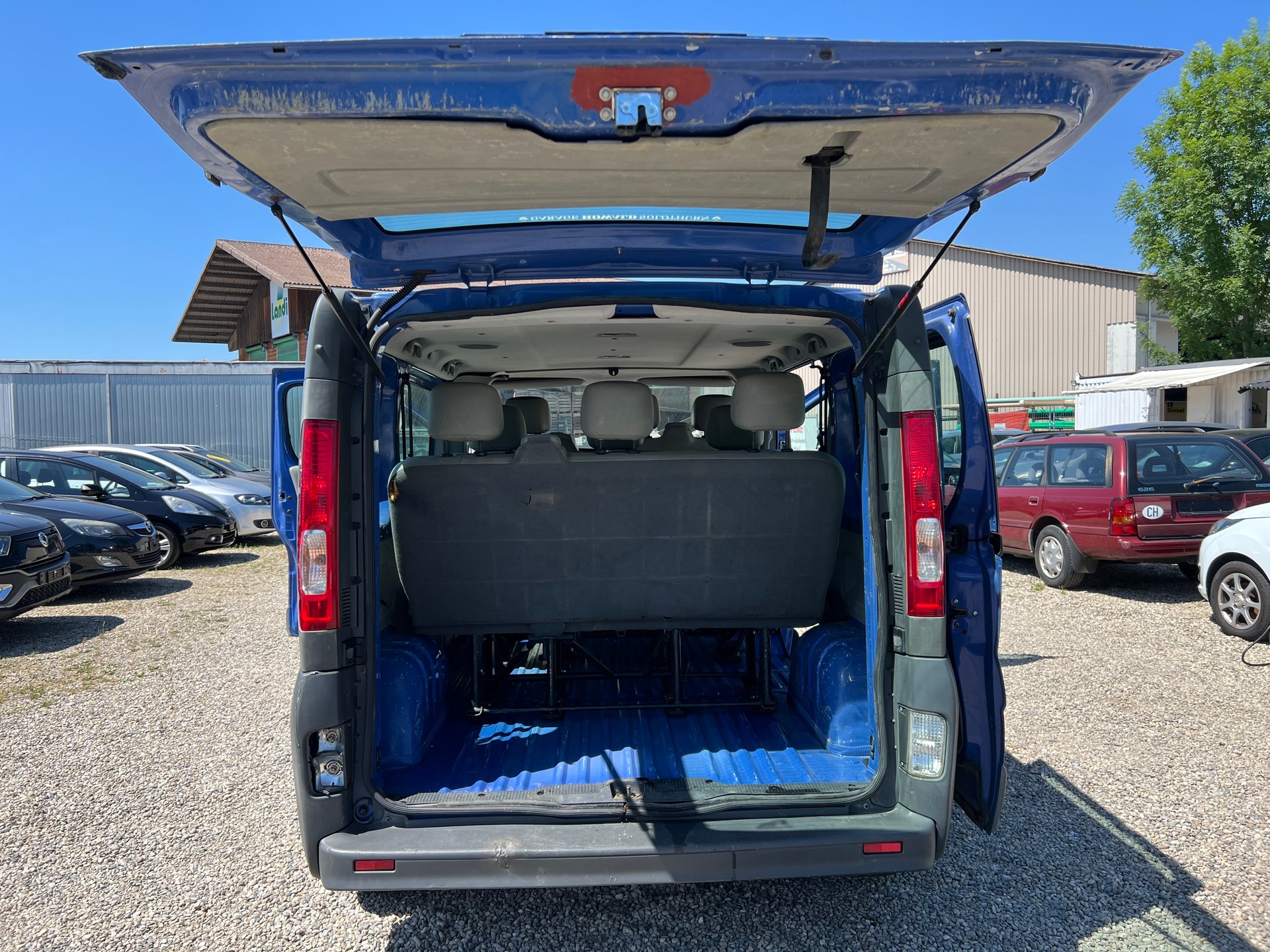 OPEL Vivaro Life 2.5CDTI 2.7t L1H1-image-11