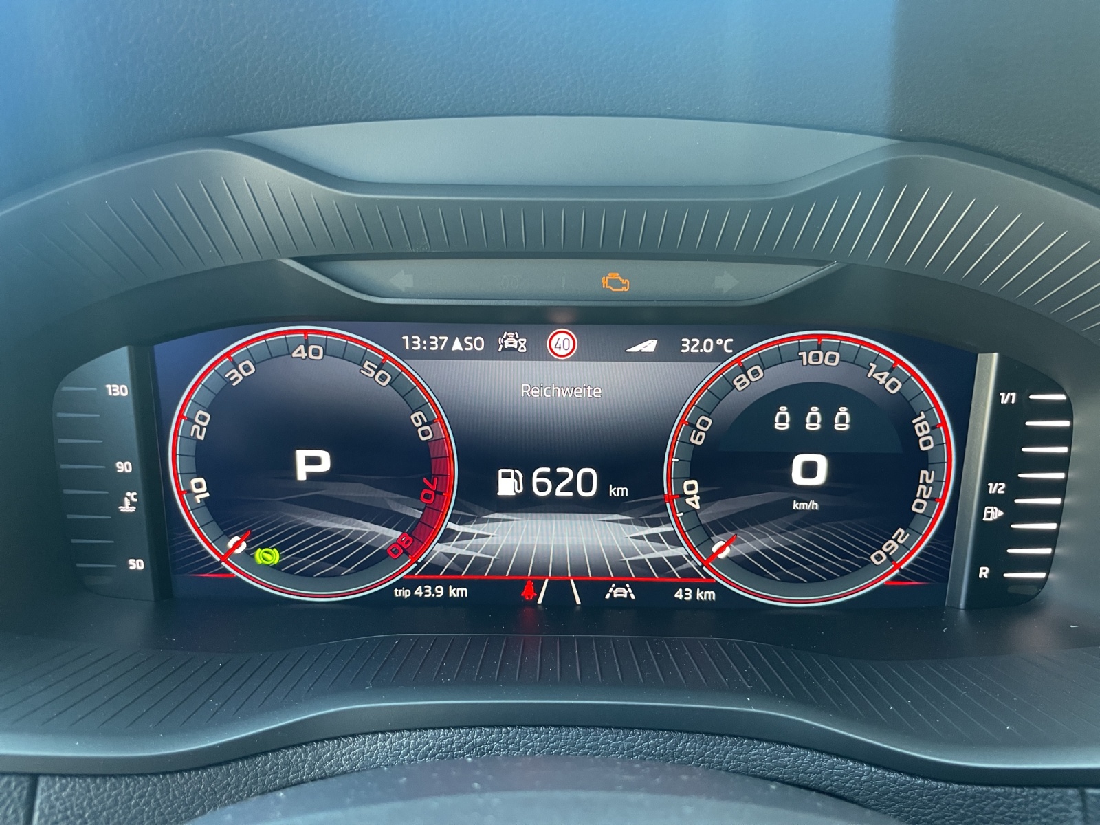 SKODA Karoq 2.0 TSI SportLine 4x4 DSG-image-8