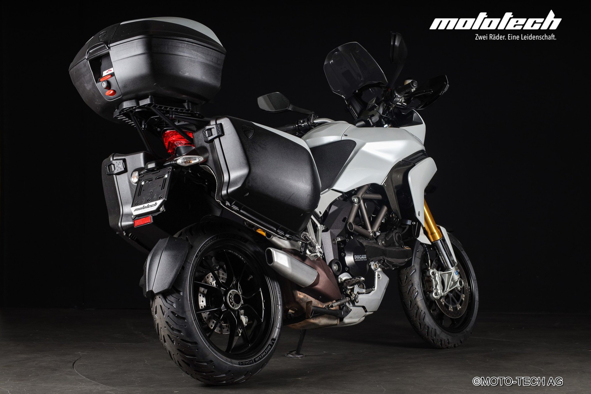 DUCATI Multistrada 1200 S-showroom-element-2