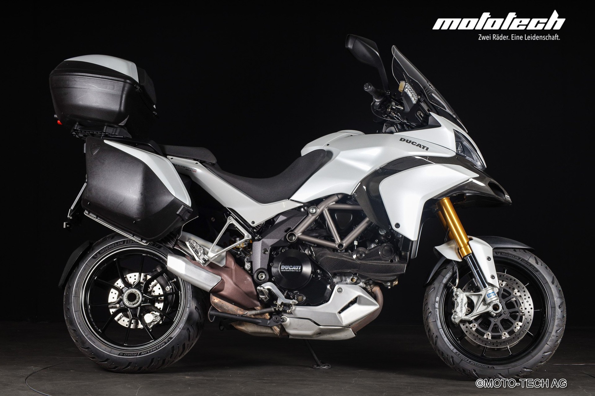 DUCATI Multistrada 1200 S-showroom-element-1