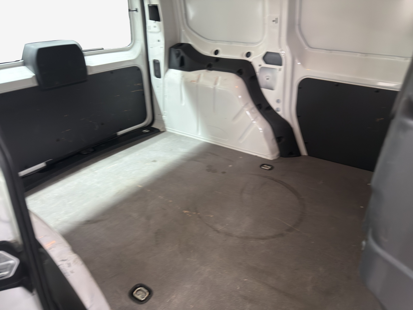 VW Caddy Cargo 2.0TDI-image-11