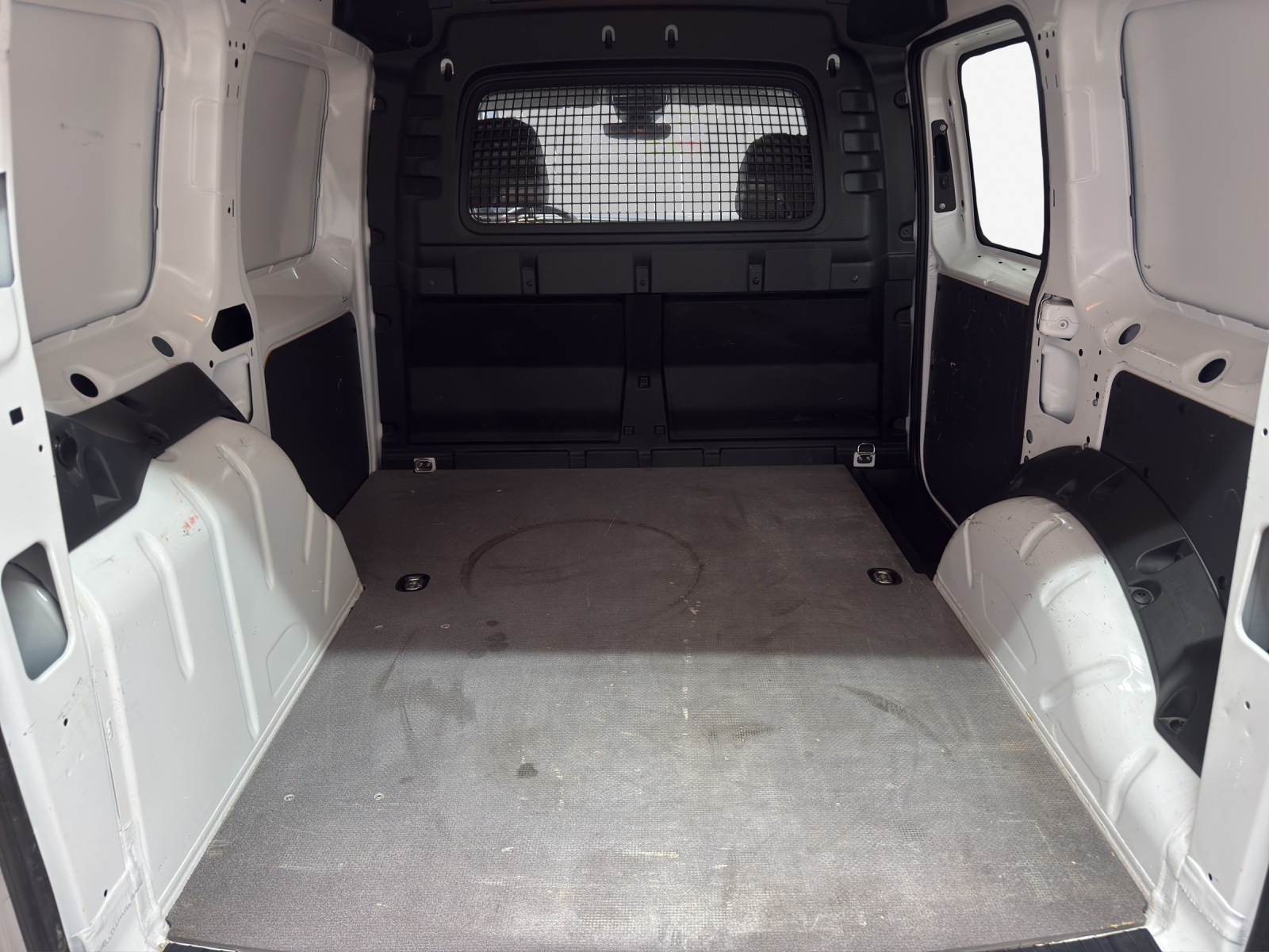 VW Caddy Cargo 2.0TDI-image-12