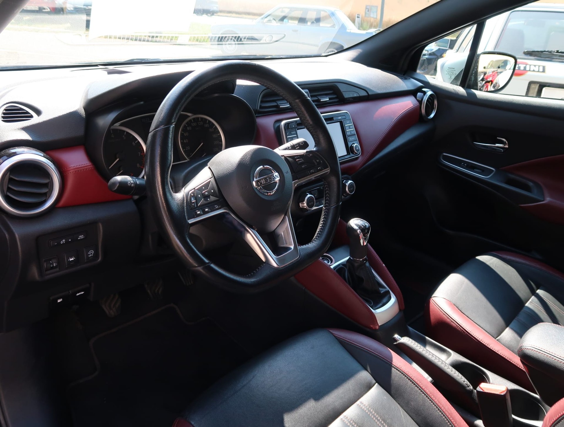 NISSAN Micra 0.9 IG-T n-connecta-image-15