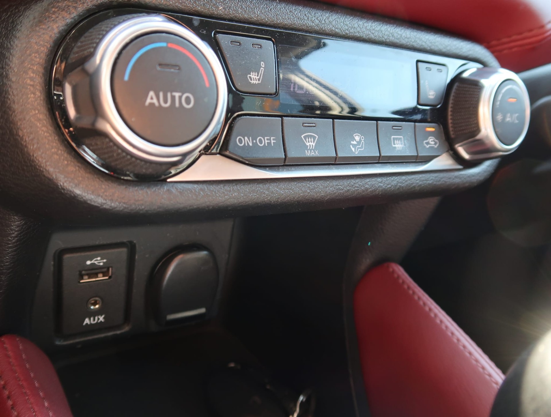 NISSAN Micra 0.9 IG-T n-connecta-image-23