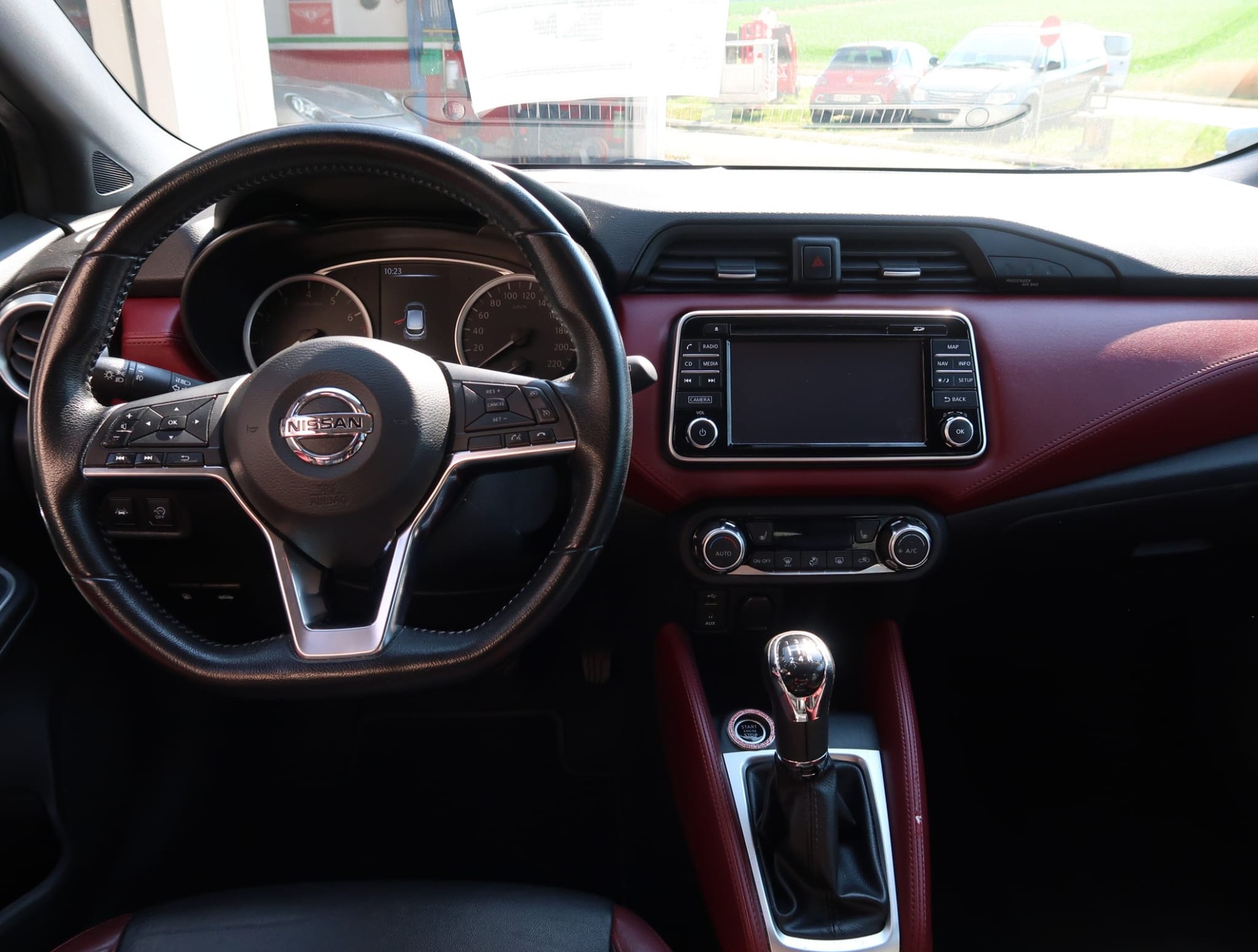 NISSAN Micra 0.9 IG-T n-connecta-image-11