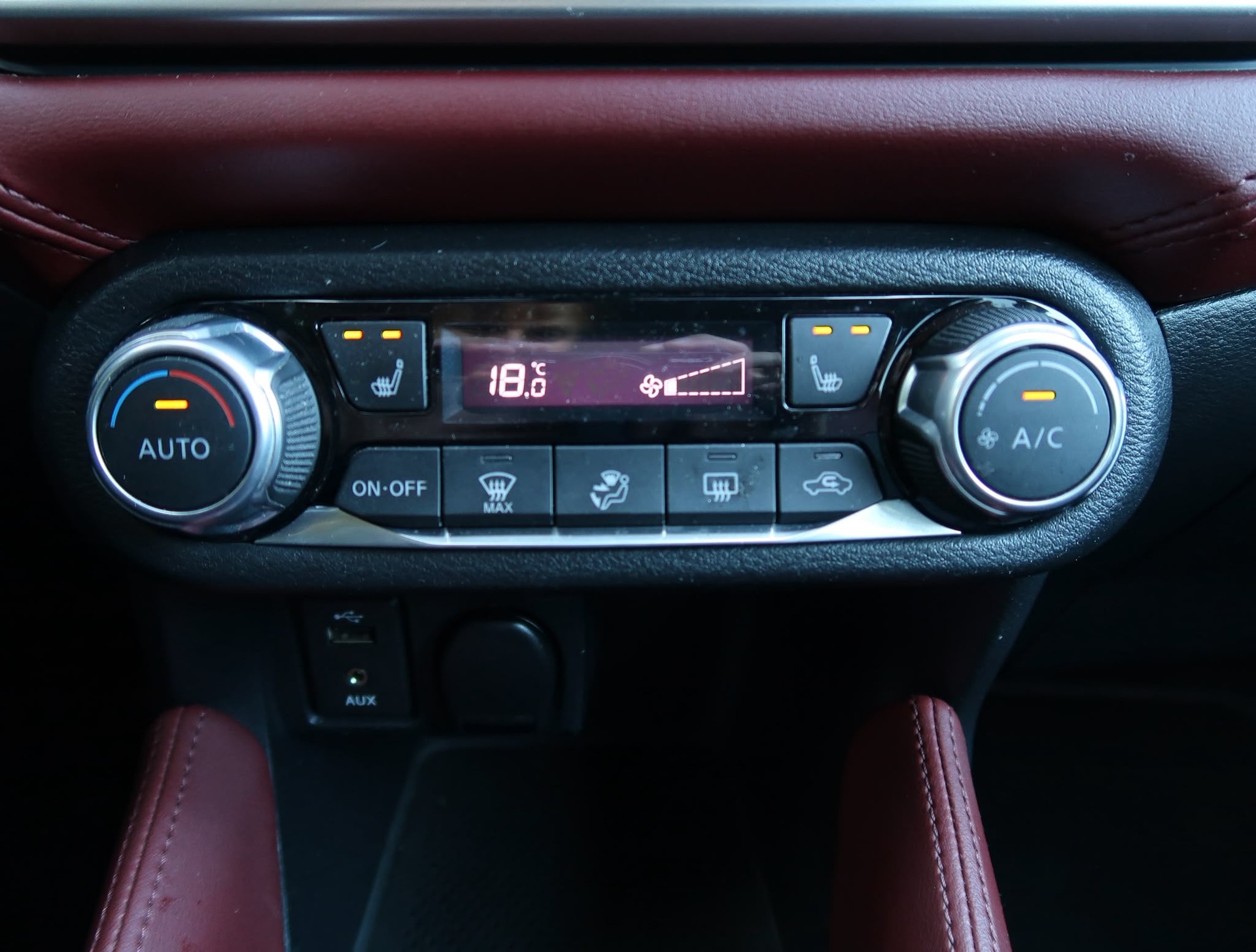 NISSAN Micra 0.9 IG-T n-connecta-image-18