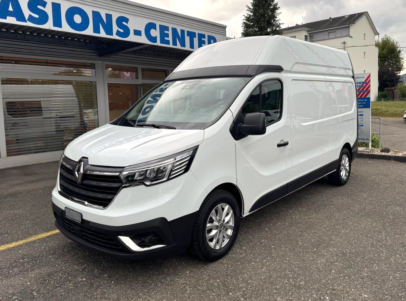 RENAULT Trafic 2.0 dCi 150 ADVANCE L2H2-image-0