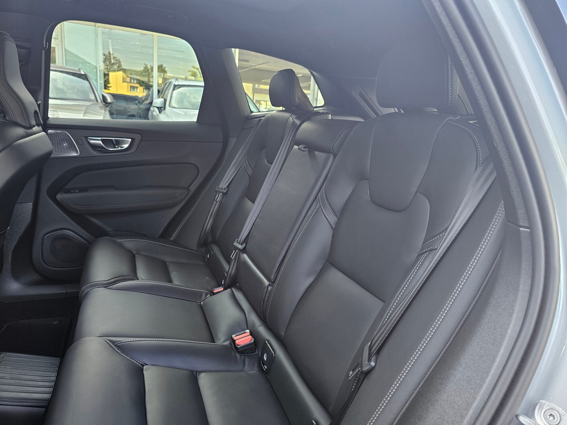 VOLVO XC60 2.0 T8 TE Black Edition eAWD-image-15