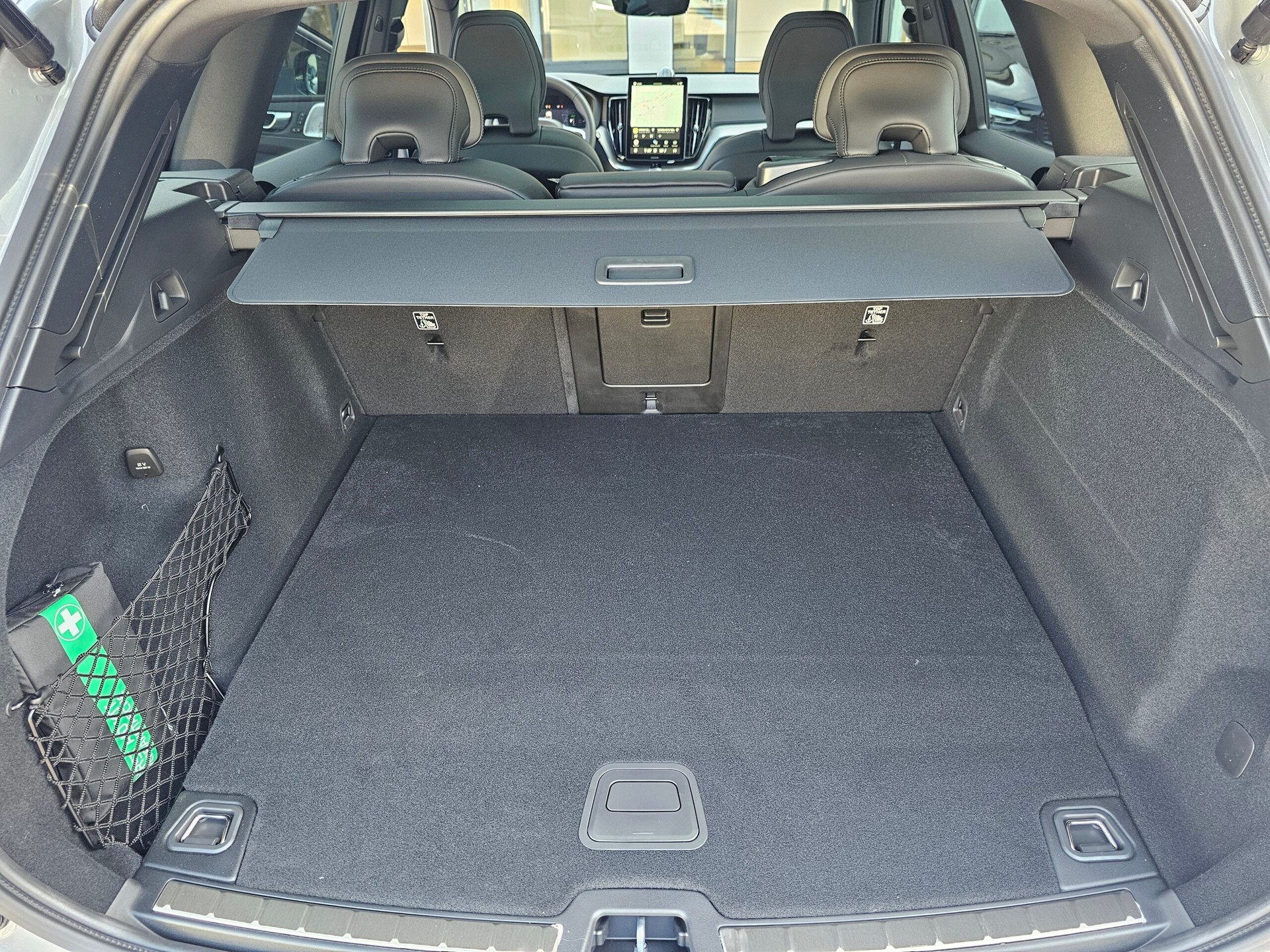 VOLVO XC60 2.0 T8 TE Black Edition eAWD-image-16