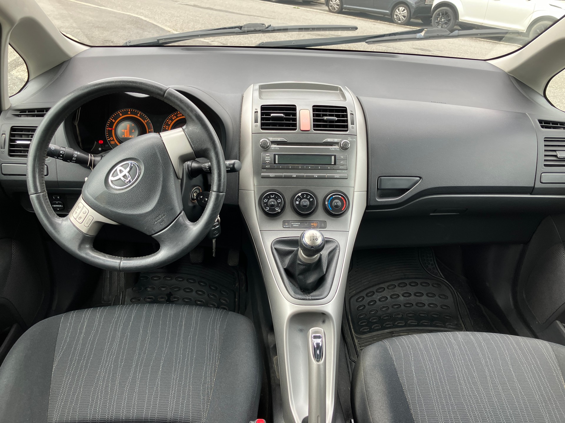 TOYOTA Auris 1.6 Linea Luna-image-6