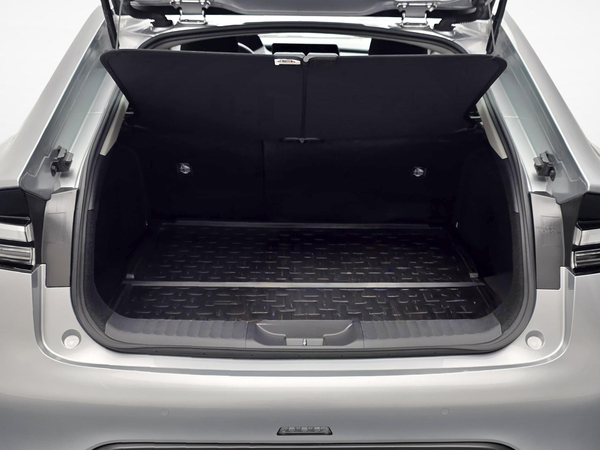 TOYOTA Prius 2.0 Plug-In-Hybrid Trend-image-11