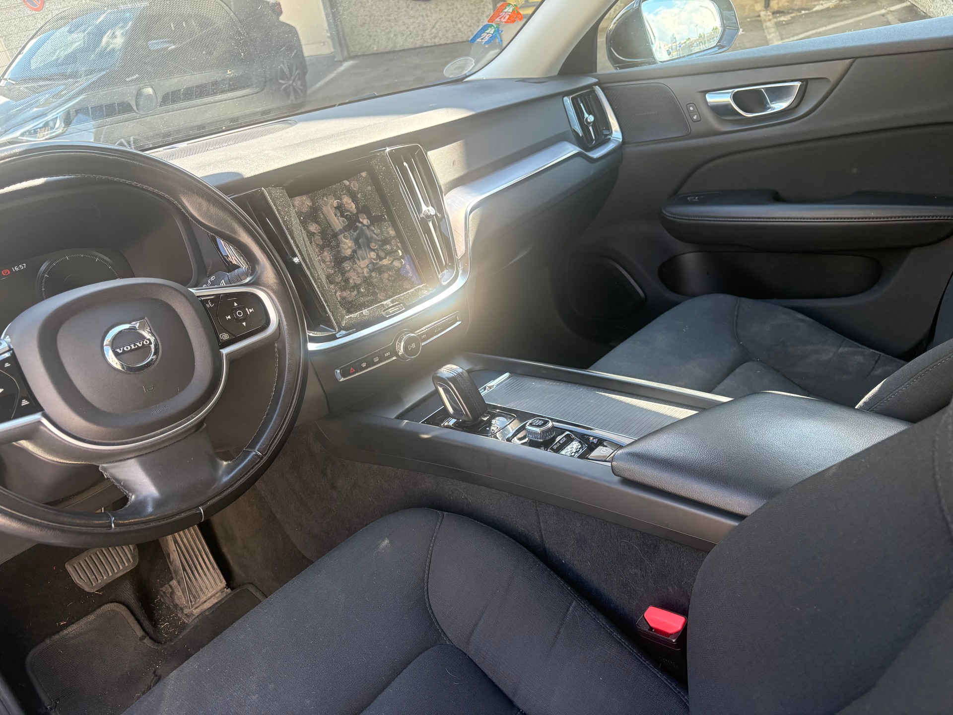 VOLVO V60 B4 Diesel Mild Hybrid Momentum Geartronic-image-12