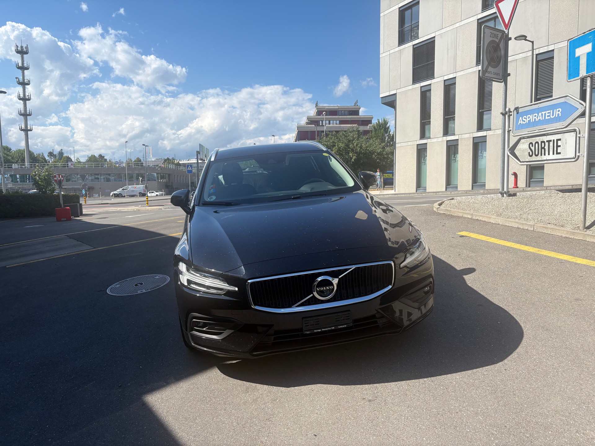 VOLVO V60 B4 Diesel Mild Hybrid Momentum Geartronic-image-8