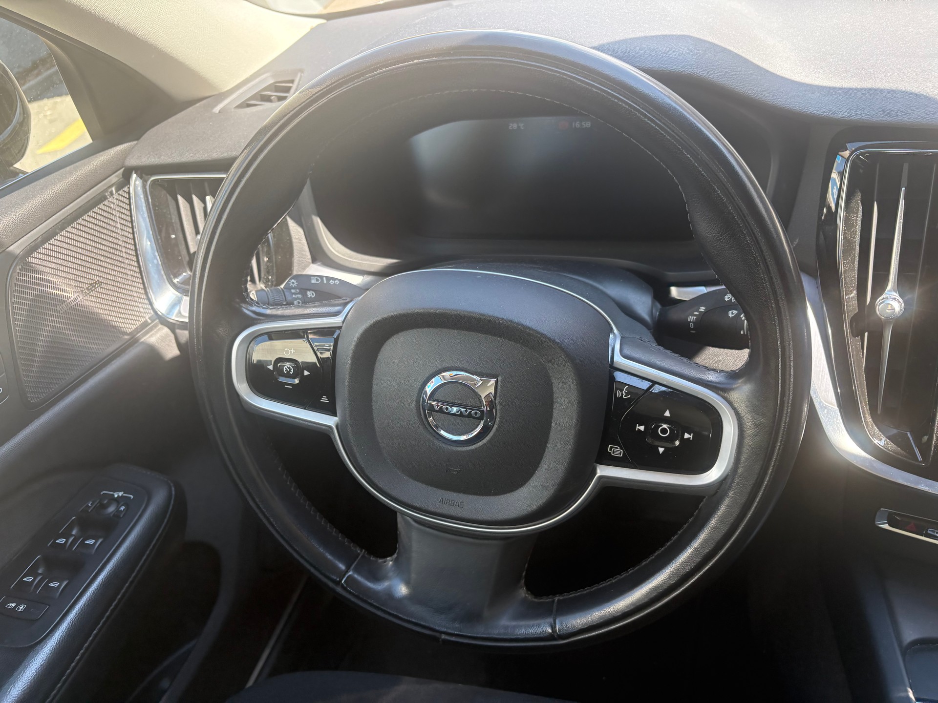 VOLVO V60 B4 Diesel Mild Hybrid Momentum Geartronic-image-14