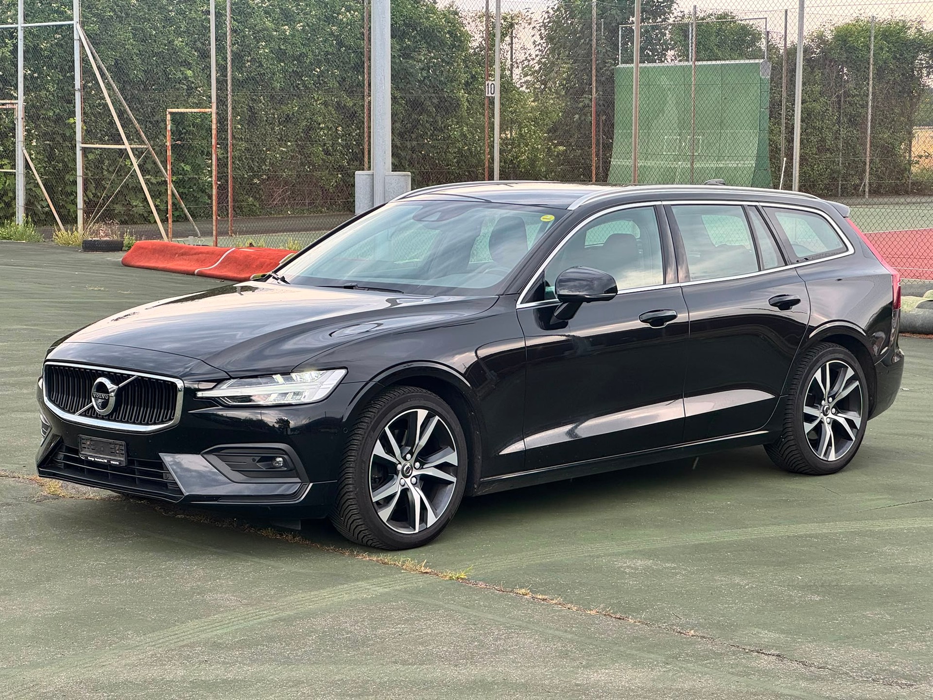 VOLVO V60 B4 Diesel Mild Hybrid Momentum Geartronic-image-3