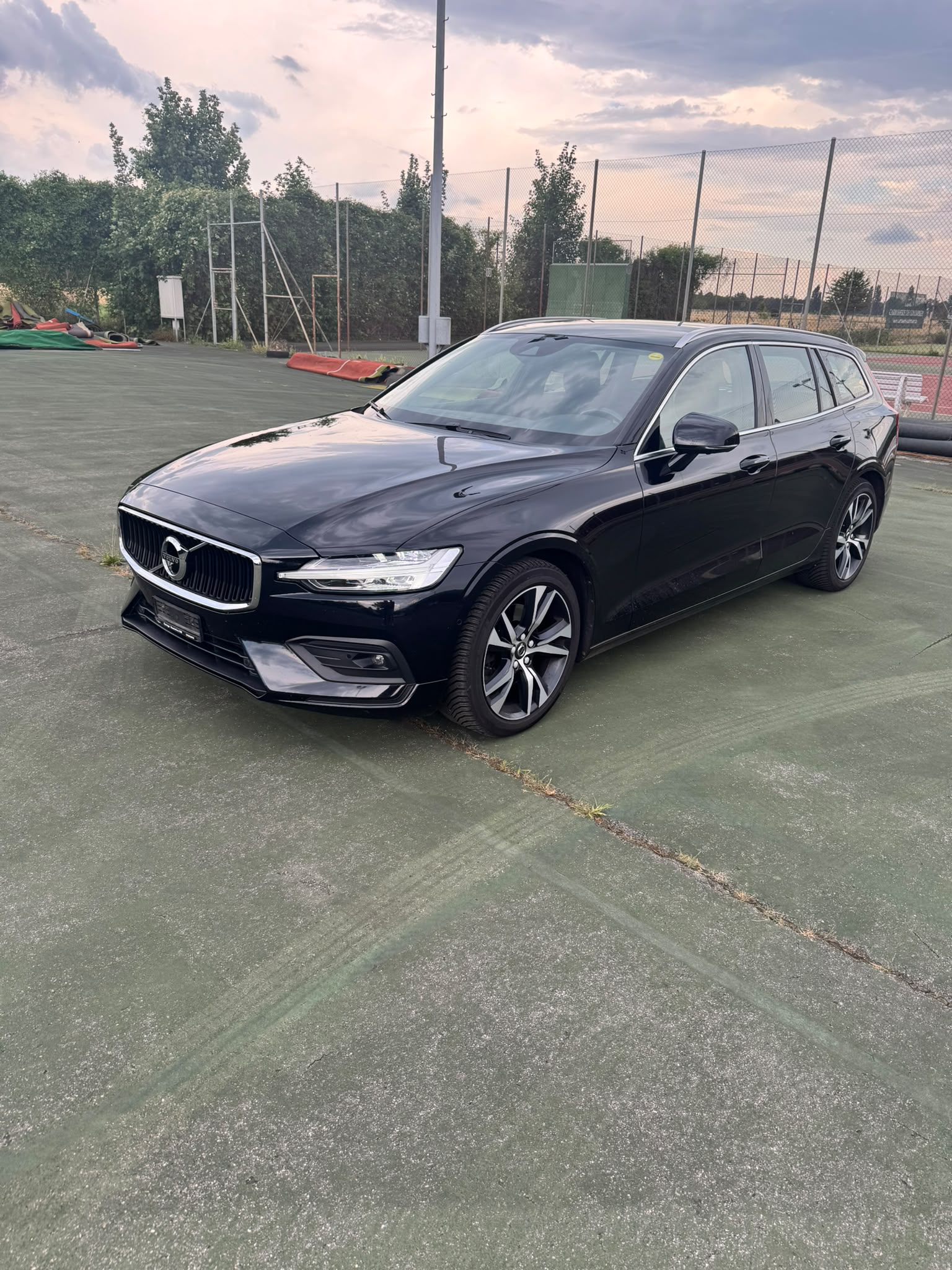 VOLVO V60 B4 Diesel Mild Hybrid Momentum Geartronic-image-2